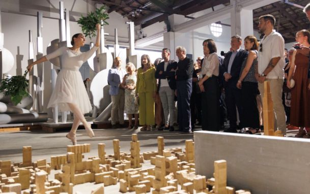 Actuación de ballet frente a las autoridades en la inauguración de la Casa Taller